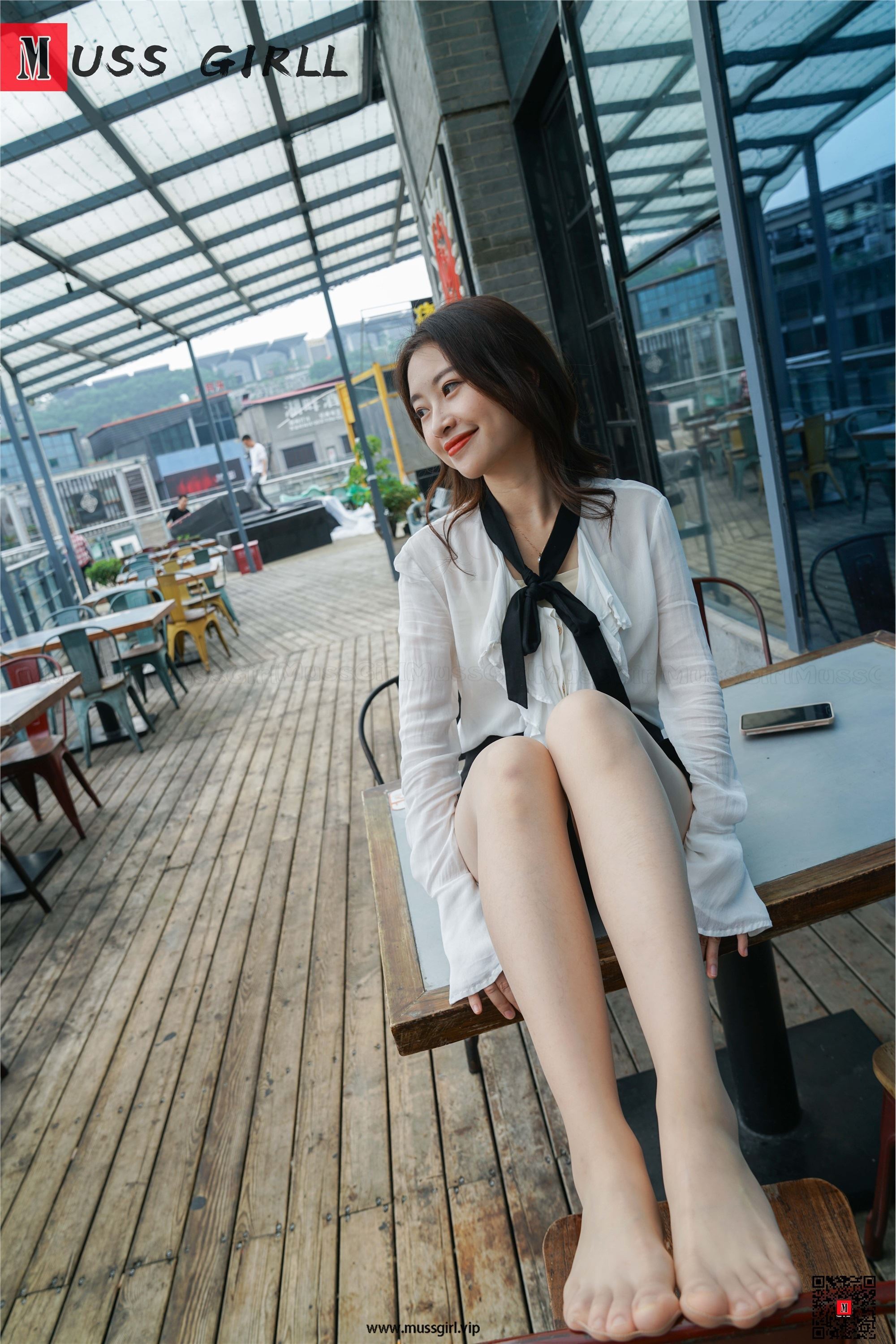 MussGirl慕丝女郎  NO.260-户外包臀裙肉丝小婕 上部